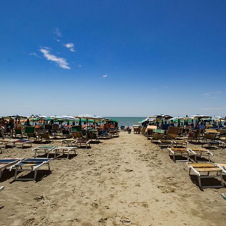 Hotel Riviera Durrës Kültér fotó