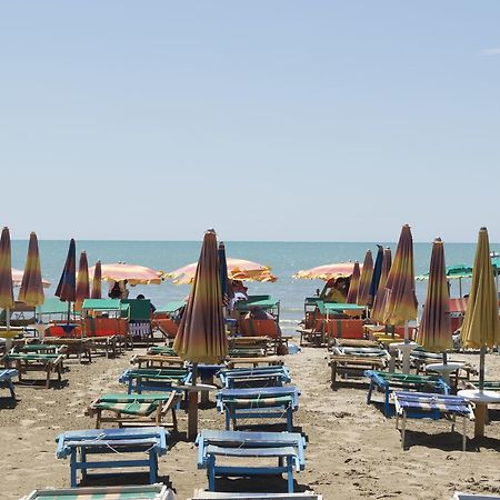 Hotel Riviera Durrës Kültér fotó
