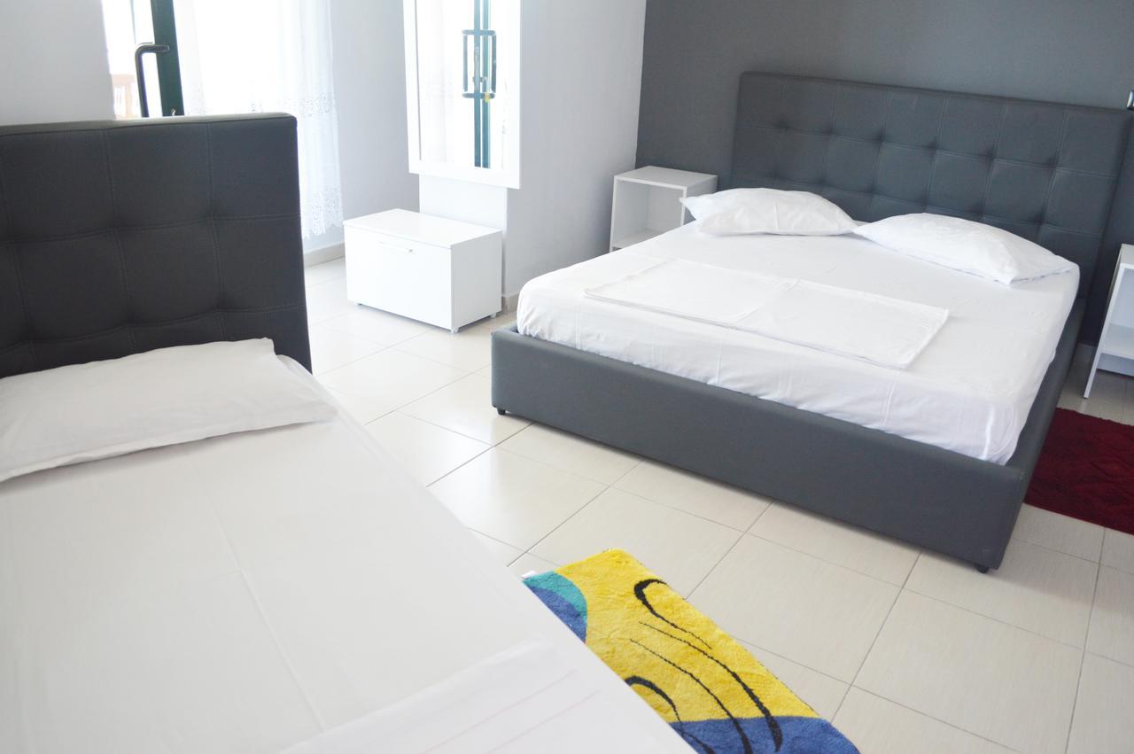 Hotel Riviera Durrës Kültér fotó