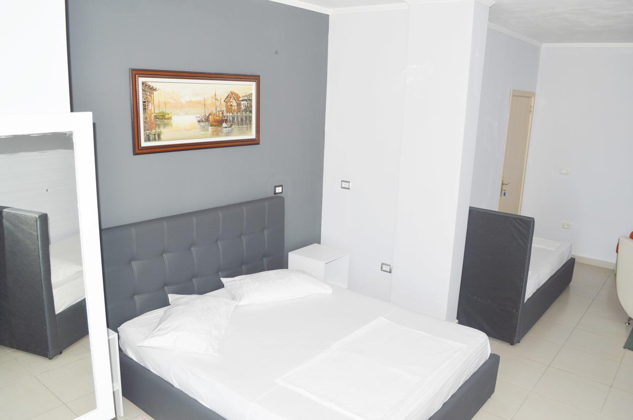 Hotel Riviera Durrës Kültér fotó