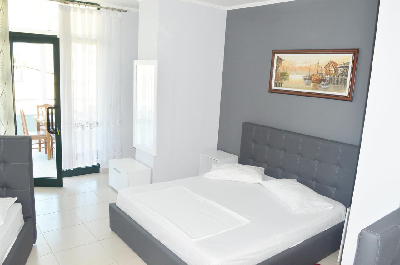 Hotel Riviera Durrës Kültér fotó