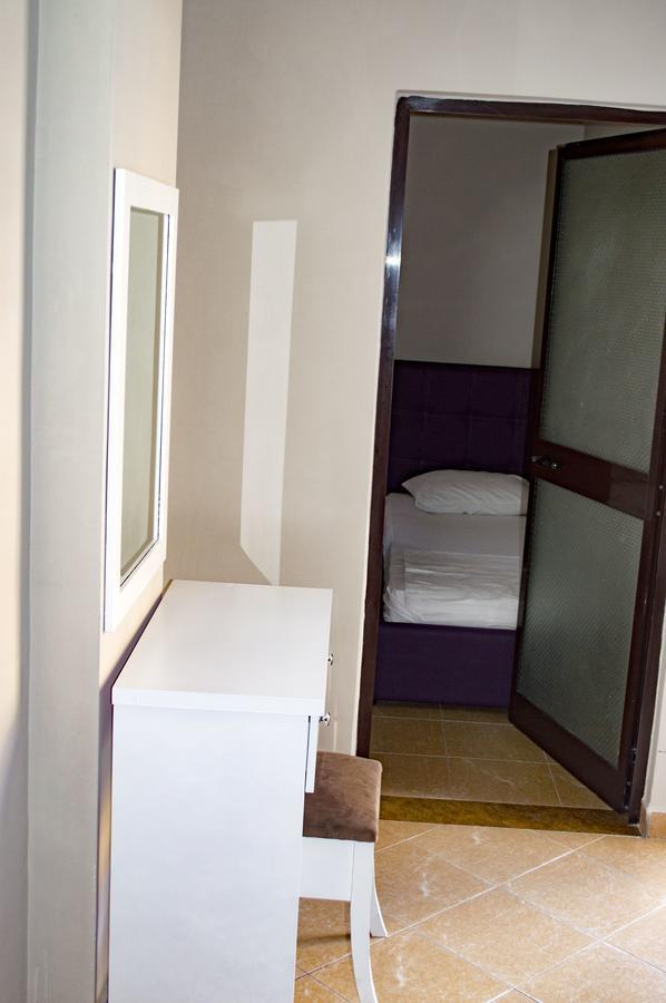 Hotel Riviera Durrës Kültér fotó